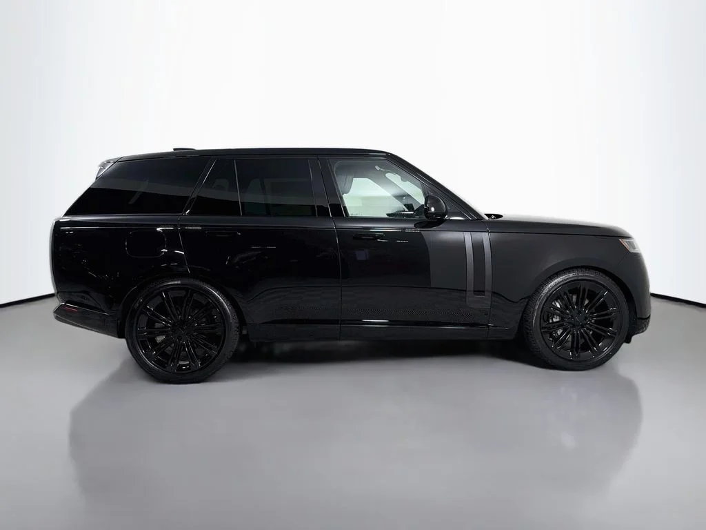 New 2026 Santorini Black Land Rover SE image 4