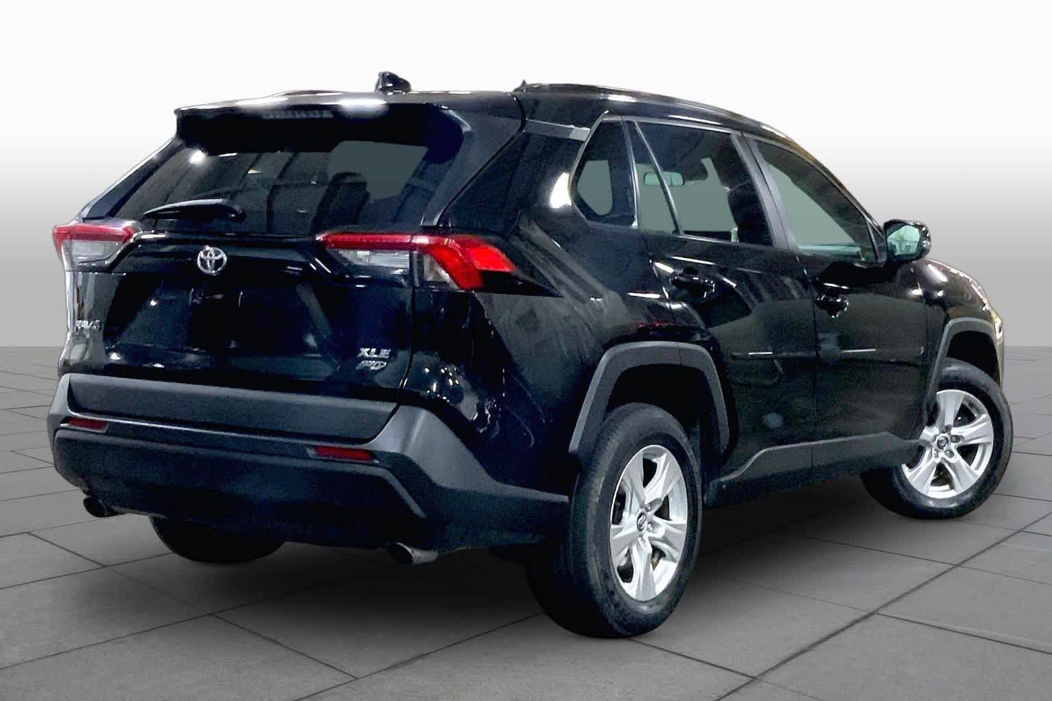Used 2020 Midnight Black Metallic Toyota XLE image 13