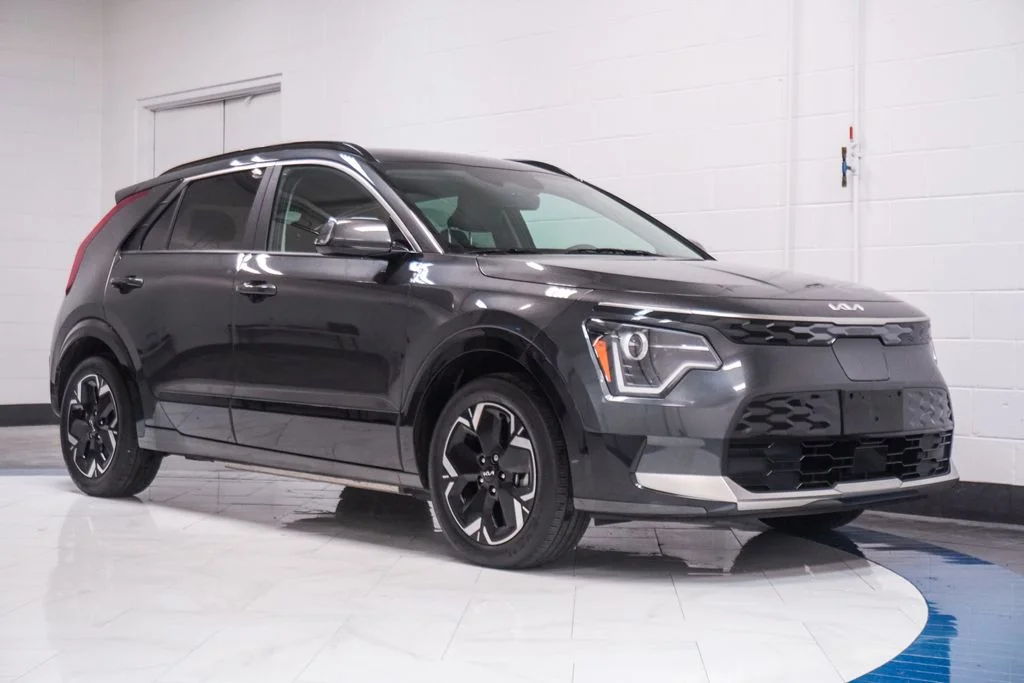 Used 2024 Gray Kia Wind image 30