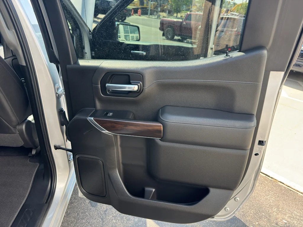 Used 2021 Quicksilver Metallic GMC SLT image 14