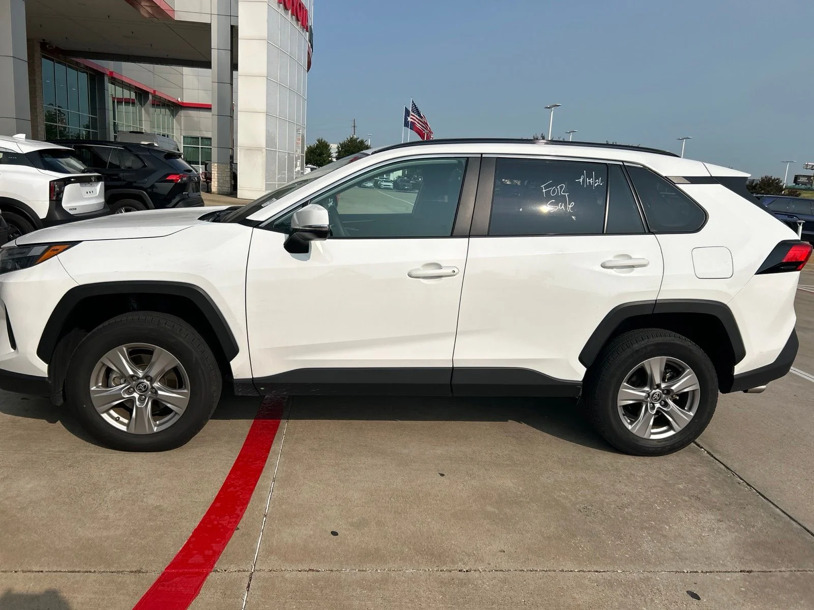 Used 2025 White Toyota XLE image 28