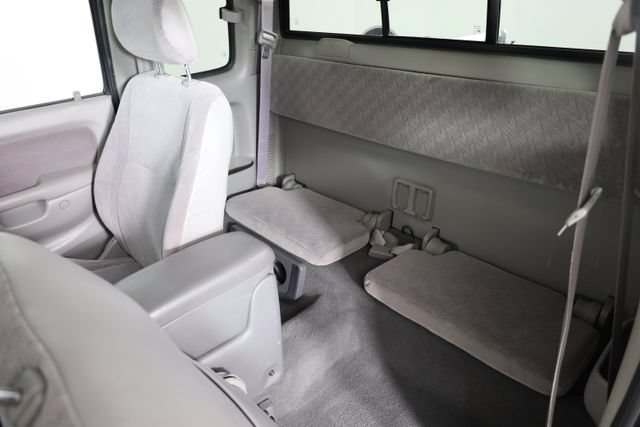 Used 2002 Silver Toyota  image 9