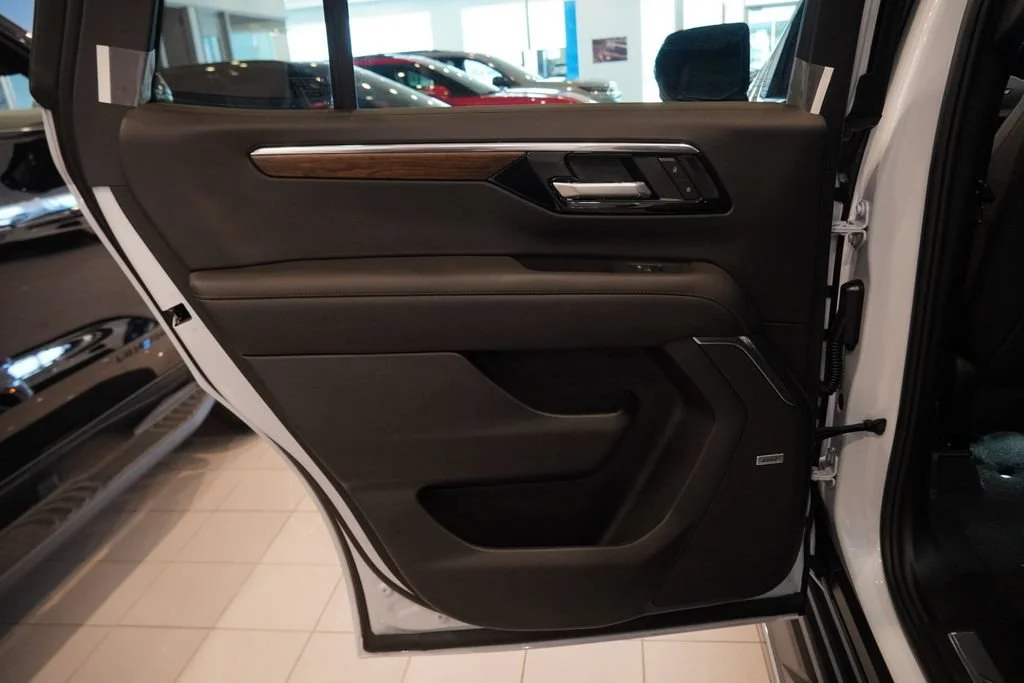 New 2026 Polar White Tricoat Chevrolet High Country image 24