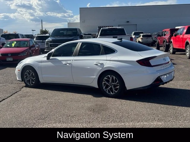 Used 2023 White Hyundai SEL image 3