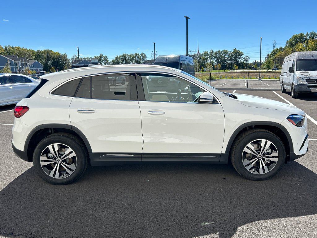 New 2026 Polar White Mercedes-Benz GLA 250 image 9