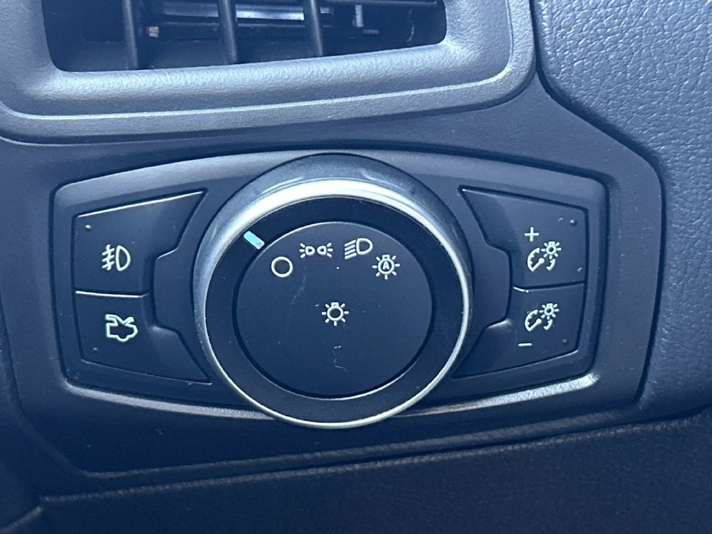 Used 2015 Black Ford SE image 28
