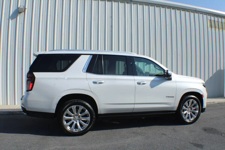 Used 2023 IRIDESCENT PEARL TRICOAT Chevrolet Premier image 2