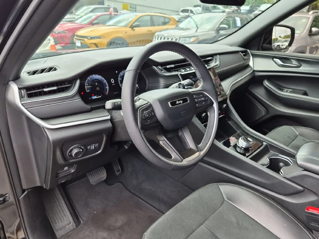Used 2025 Black Jeep Altitude X image 12