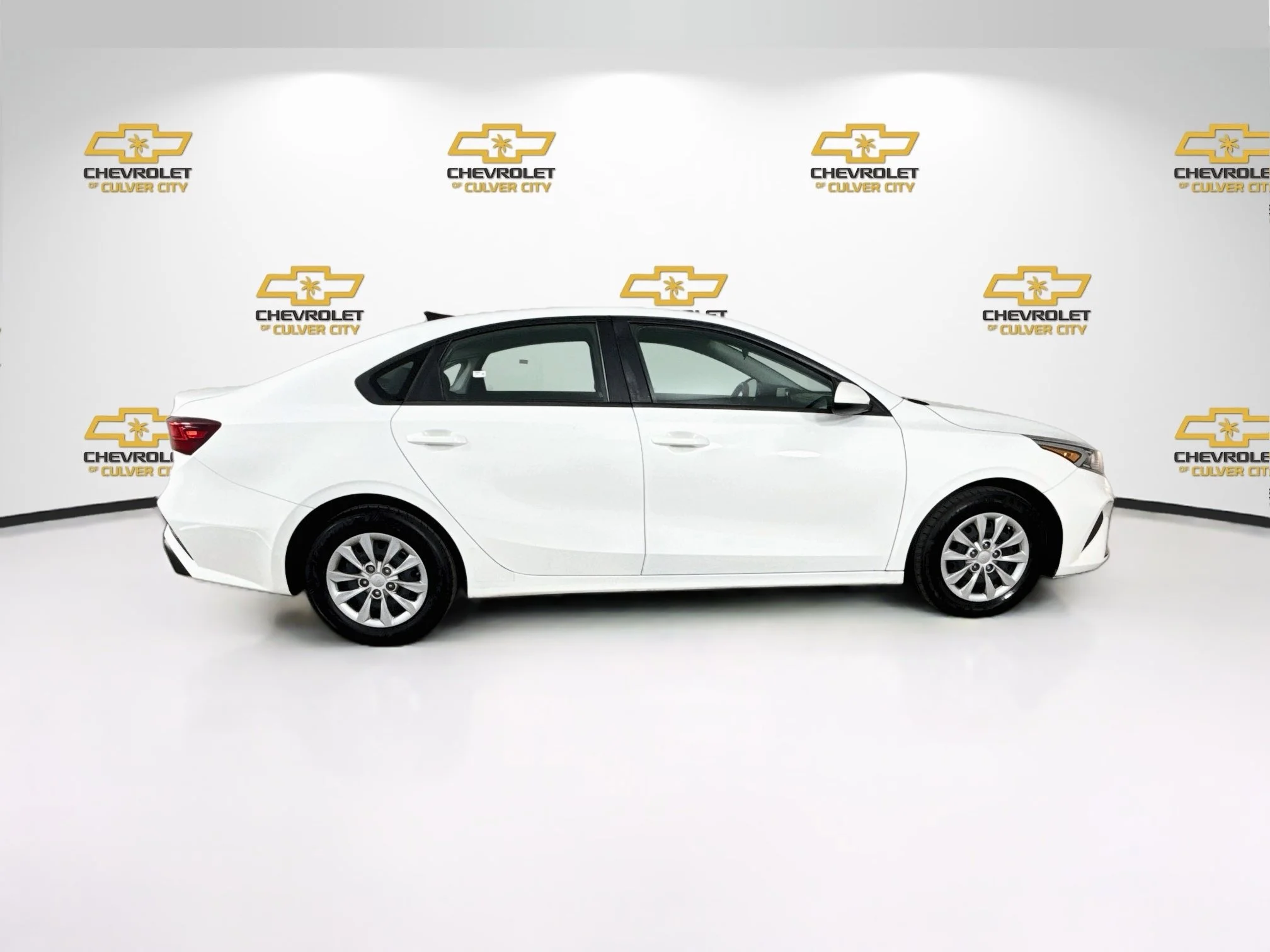 Used 2024 White Kia LX image 9