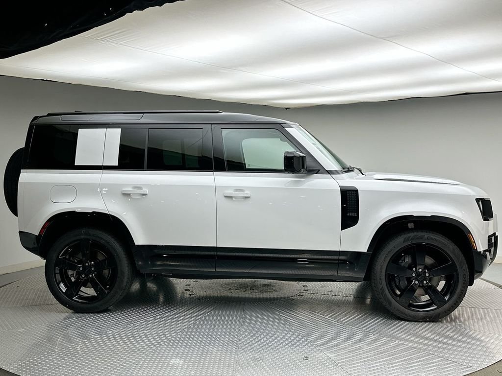 New 2026 Fuji White Land Rover X-Dynamic SE image 4