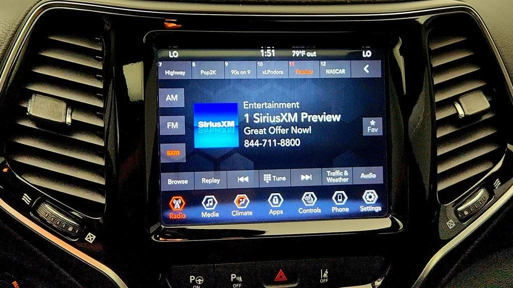 Used 2021 Diamond Black Crystal Pearlcoat Jeep Limited 4x4 w/ Leather image 18