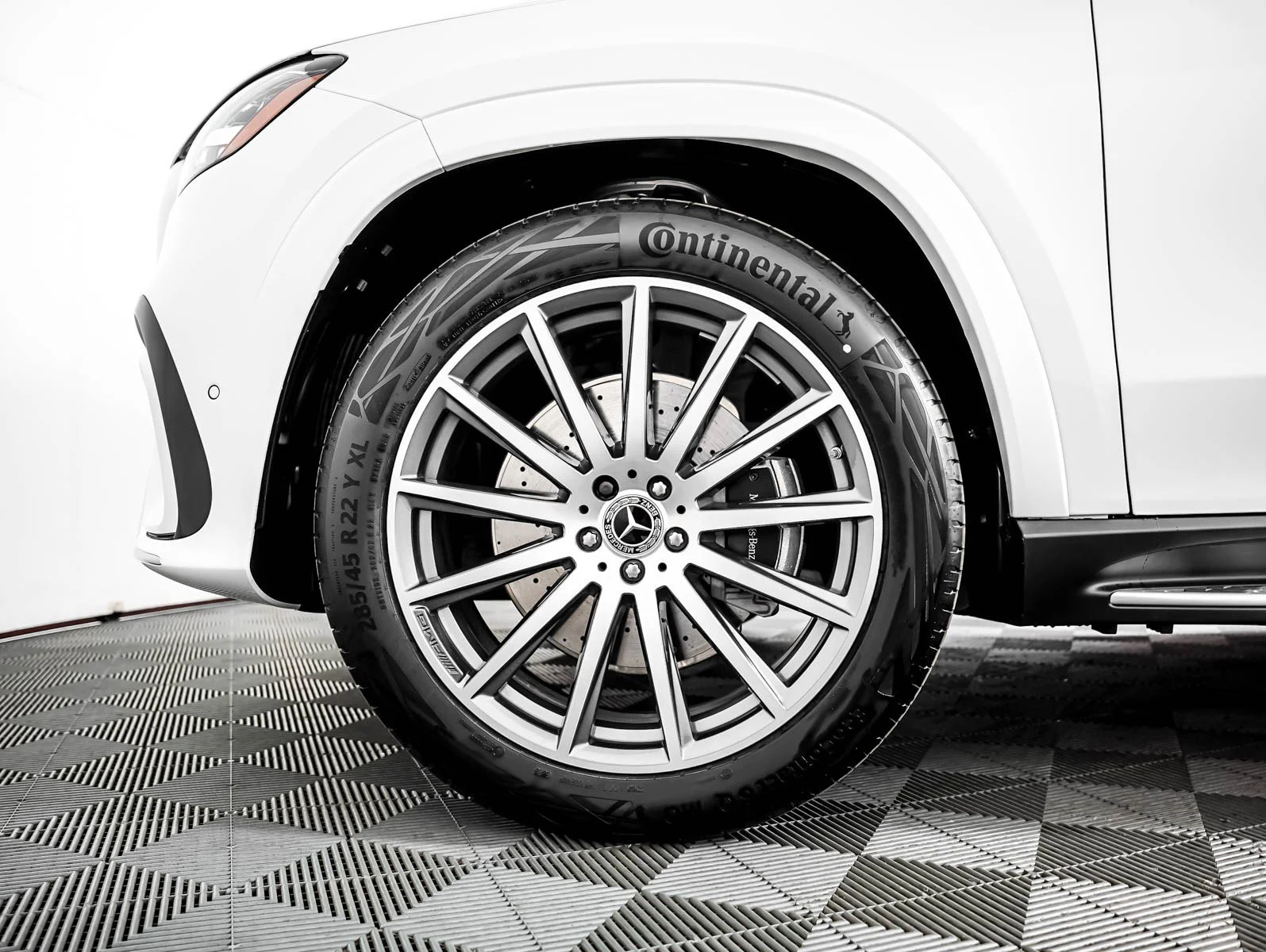 New 2026 Polar White Mercedes-Benz 4MATIC® image 6