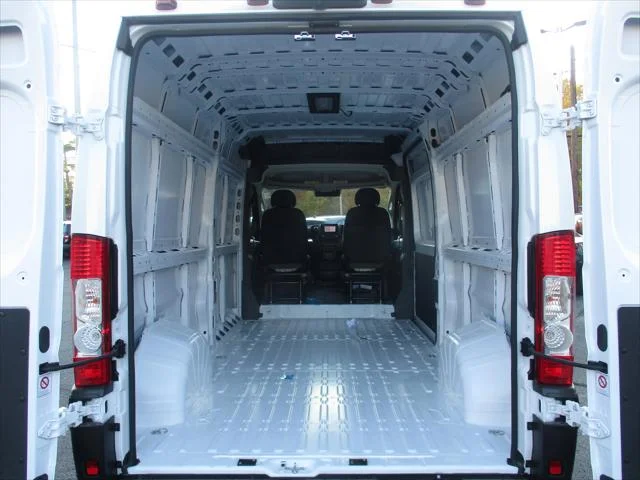 New 2026 Bright White Clear-Coat Exterior Paint RAM Tradesman image 13