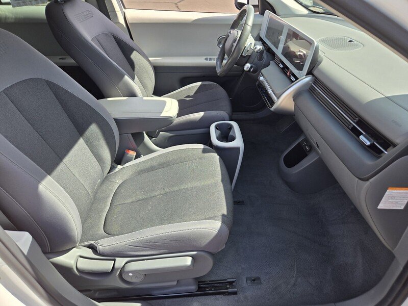 Used 2024 White HYUNDAI SEL RWD image 16