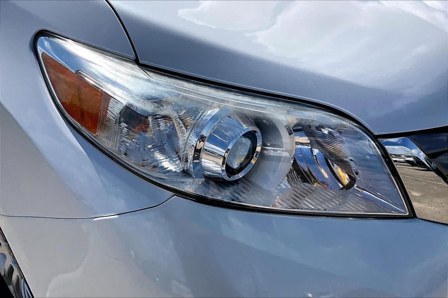 Used 2015 Blizzard Pearl Toyota XLE image 28