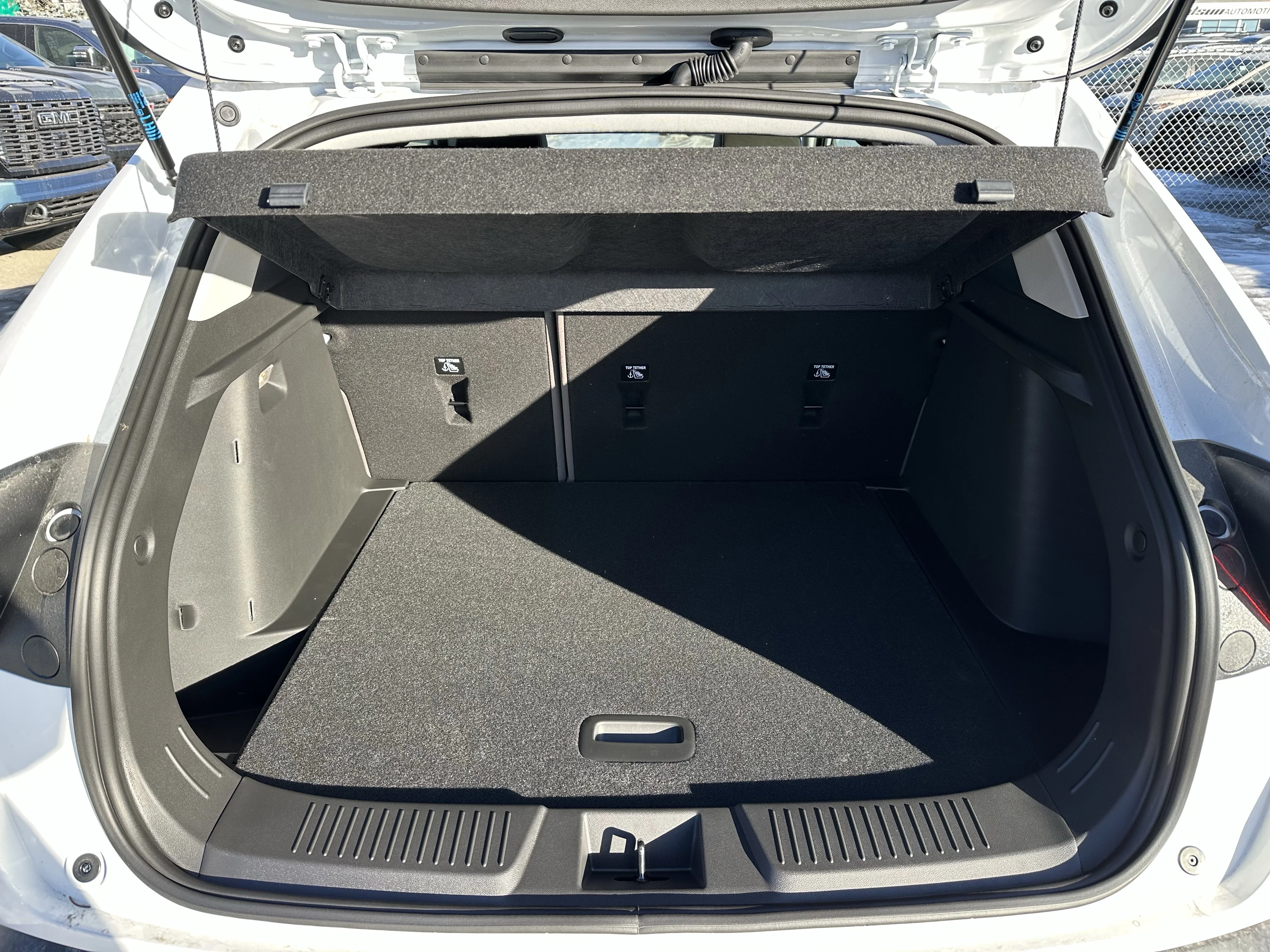 New 2026 Summit White Chevrolet ACTIV image 7