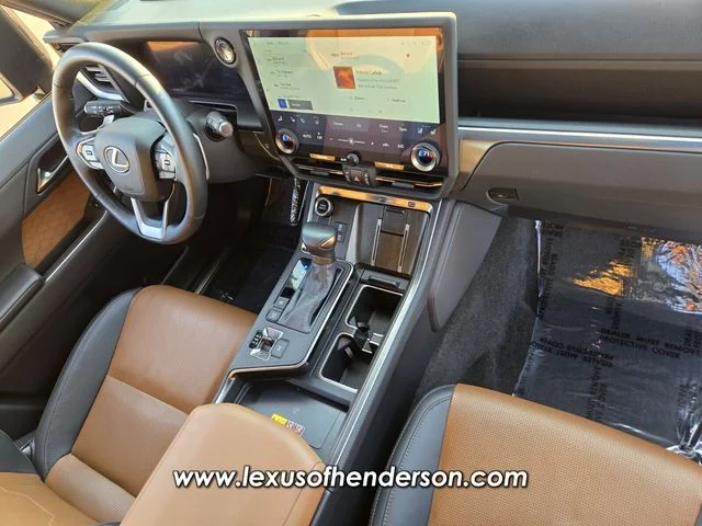 Certified Used 2025  Lexus 550 Luxury+ image 19