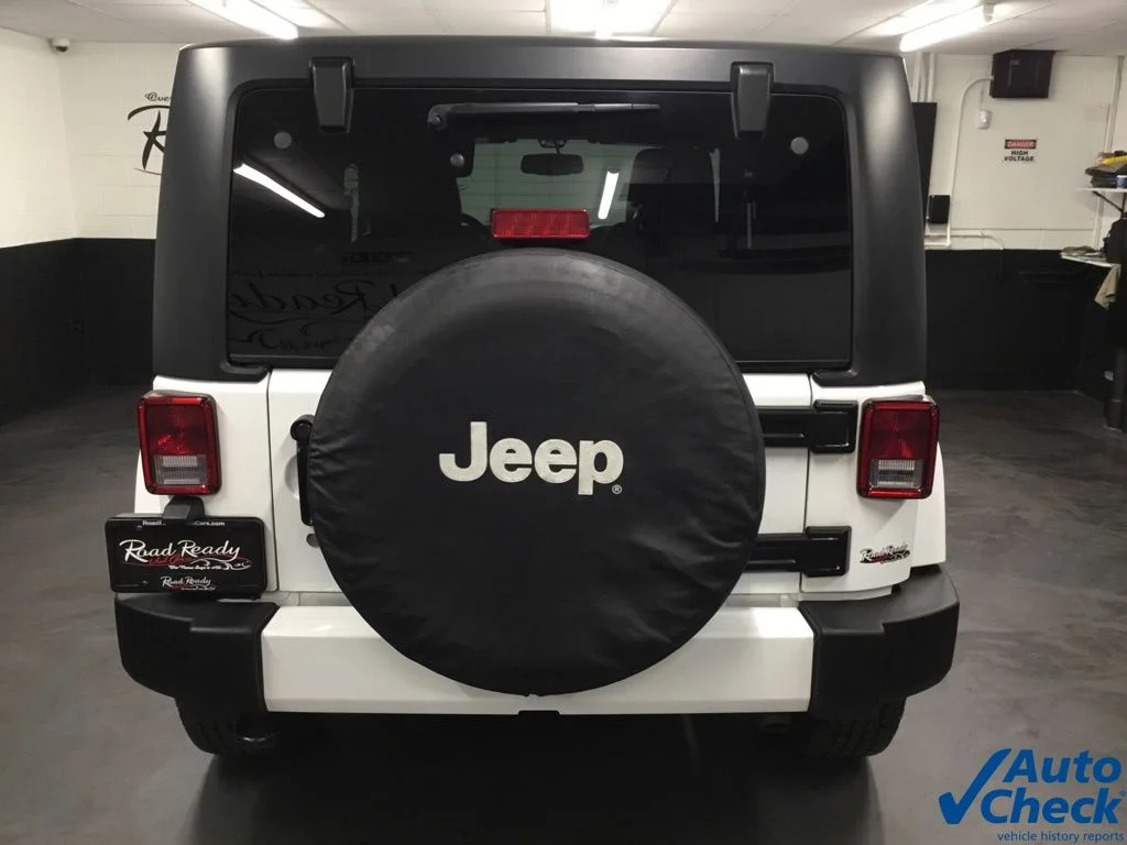 Used 2016 White Jeep Sahara image 9