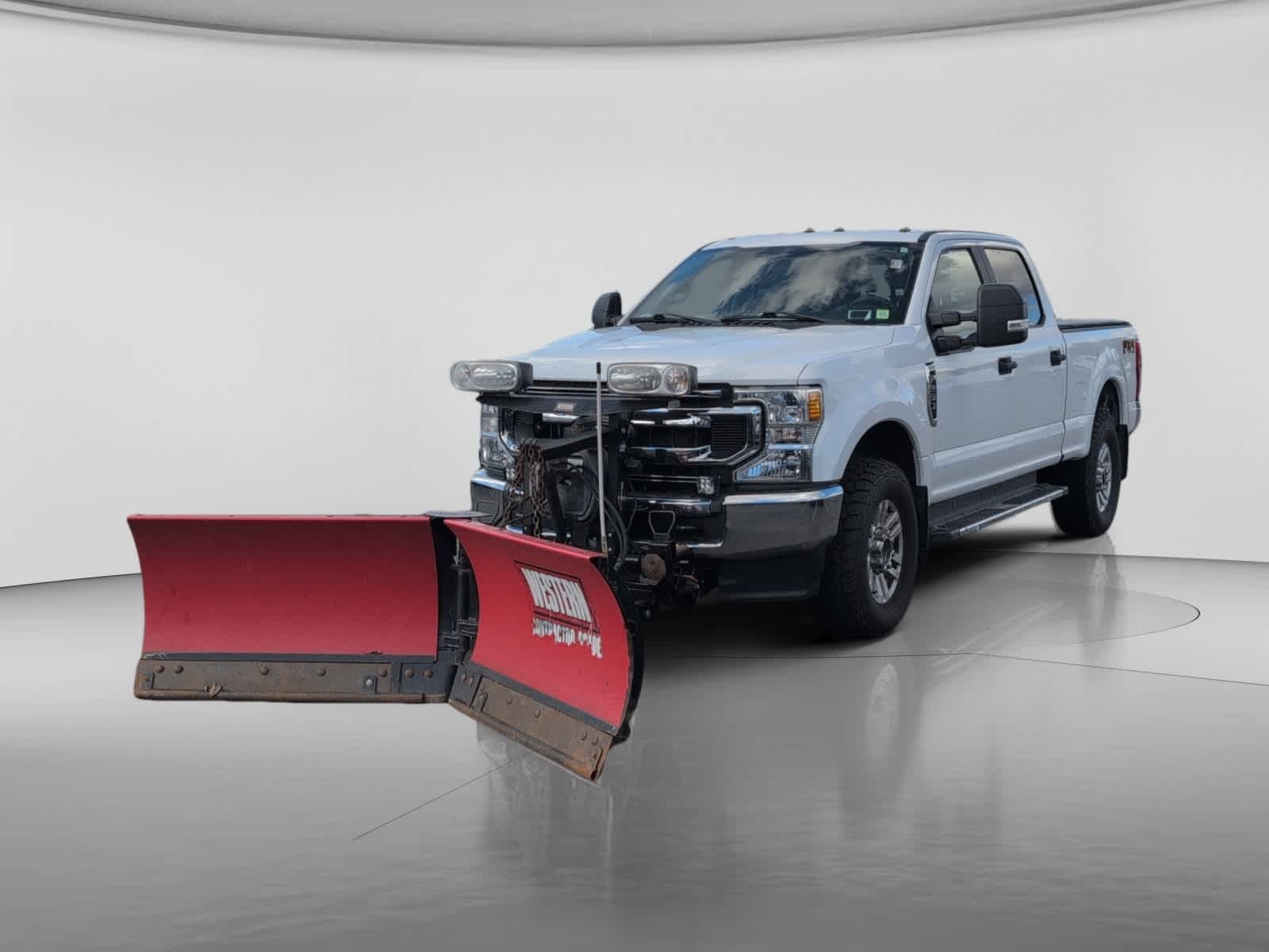 Used 2020 Oxford White Ford XL image 2