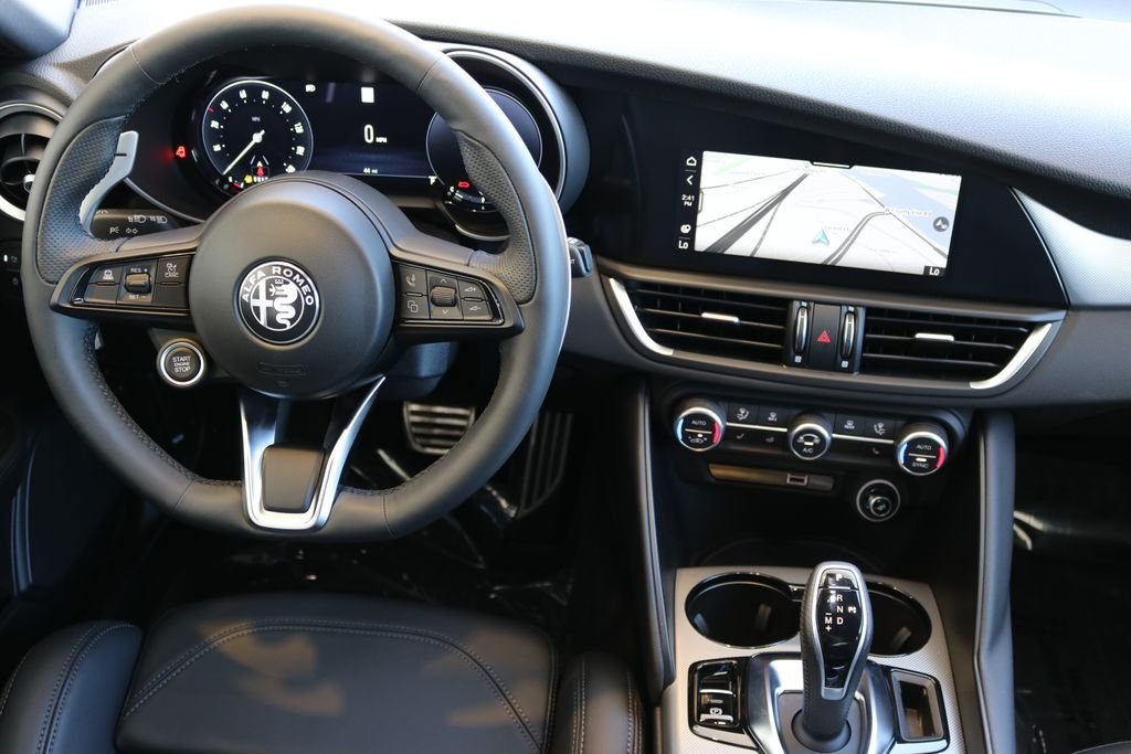 2025 Alfa Romeo Giulia Base - Photo 18