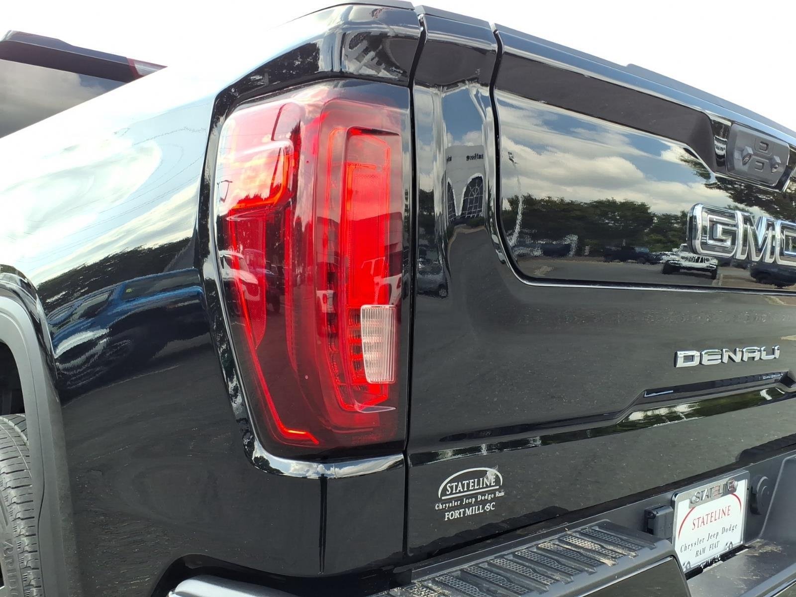 Used 2022 Onyx Black GMC Denali Ultimate image 20