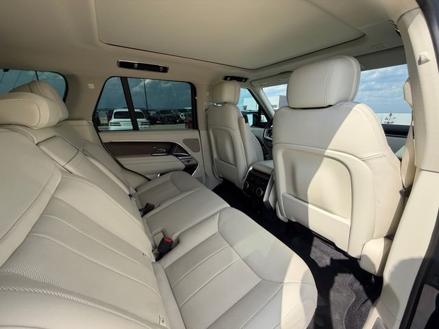 Used 2024 Blue Land Rover SE image 17