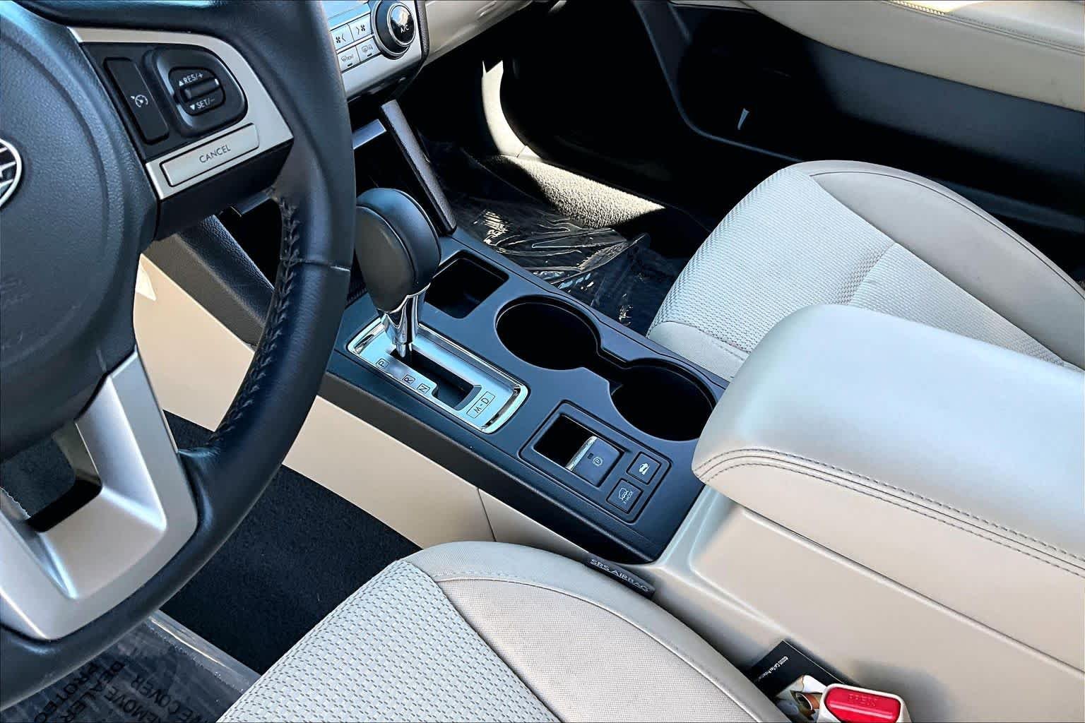Used 2015 Crystal White Pearl Subaru 2.5i Premium image 16
