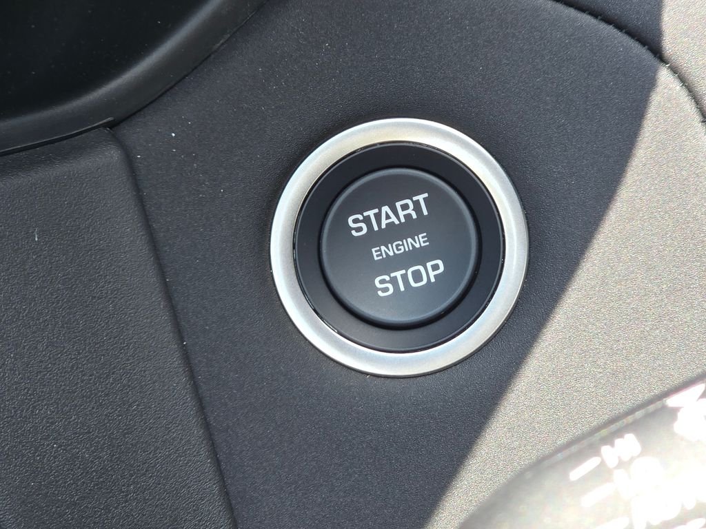 New 2026 Fuji White Land Rover Dynamic se image 21