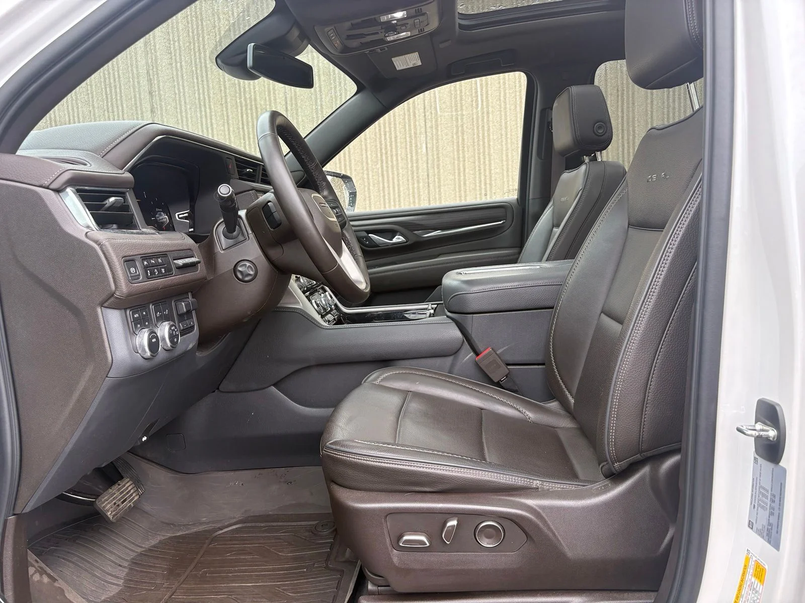 Used 2023 White GMC Denali image 11