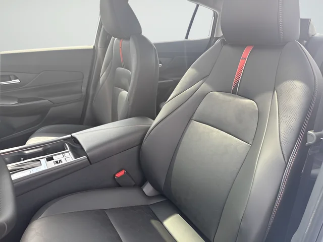 New 2026 Aspen White TriCoat / Super Black Two-tone Nissan SR image 21