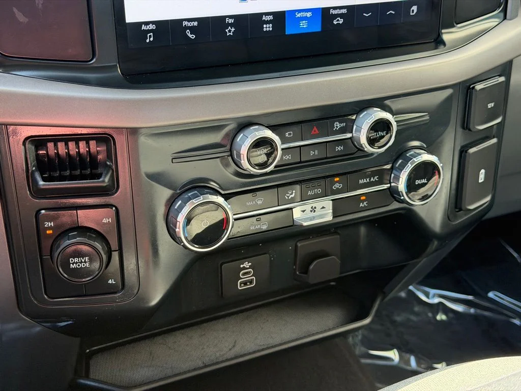Used 2025 Blue Ford XLT image 11