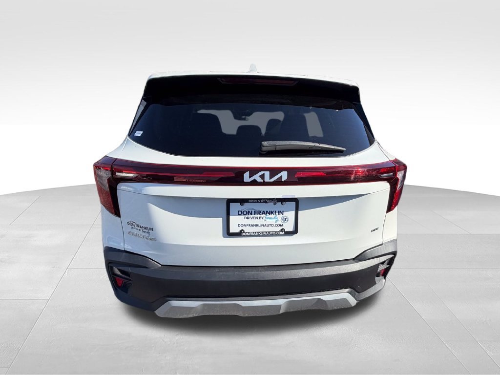 Used 2024 White Kia LX image 5