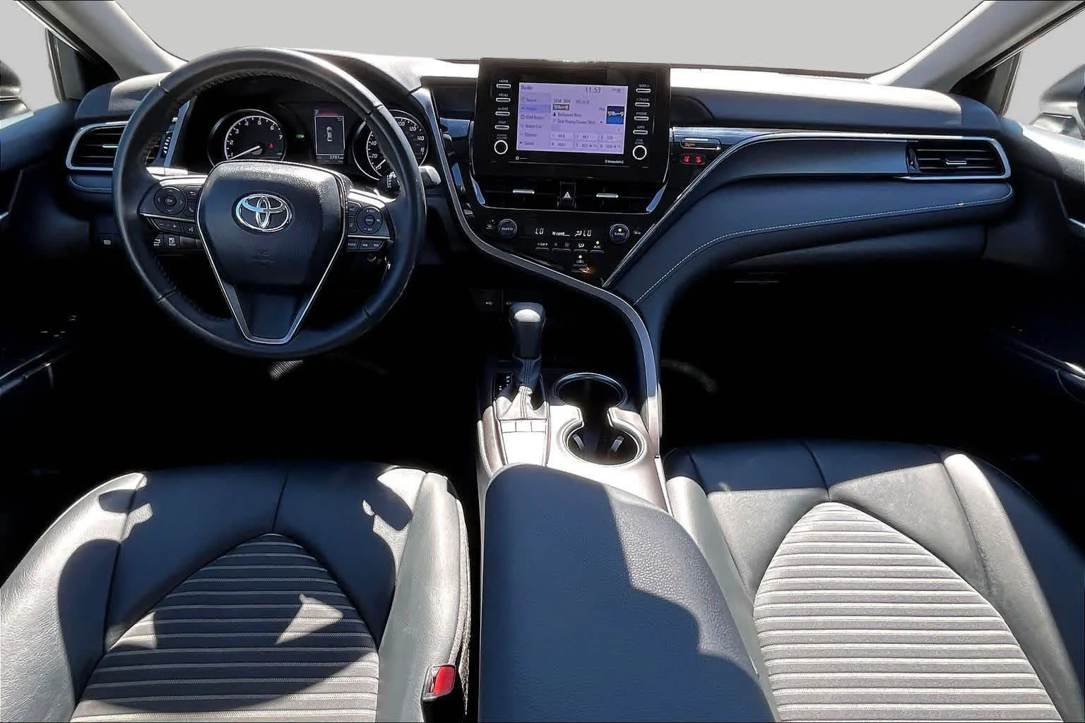 Used 2024 Ice Cap Toyota SE image 15