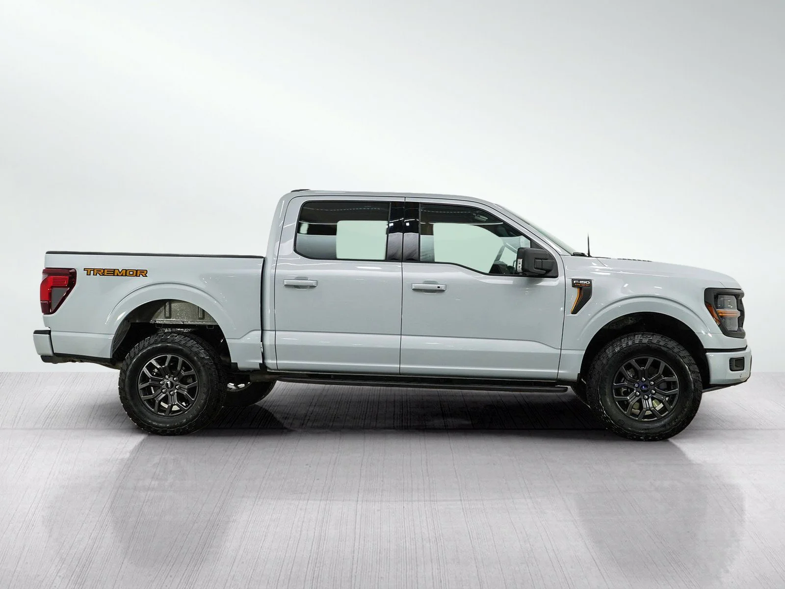 Used 2025 Space White Metallic Ford Tremor image 6