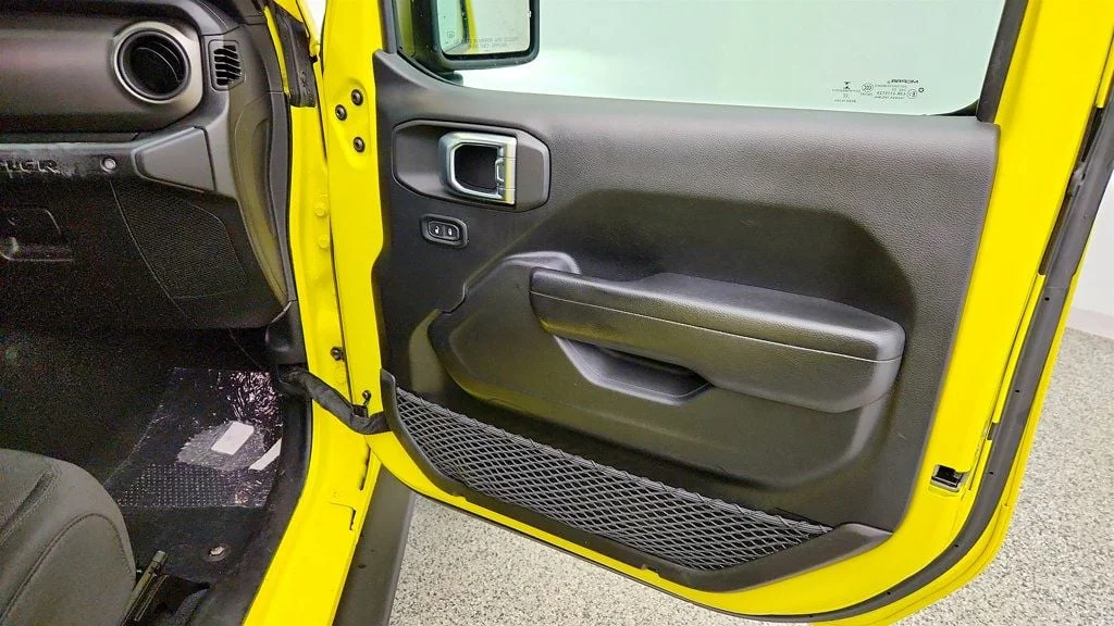 Used 2022 High Velocity Clearcoat Jeep Unlimited High Tide 4x4 w/ Xtreme Recon & Technology Group image 25