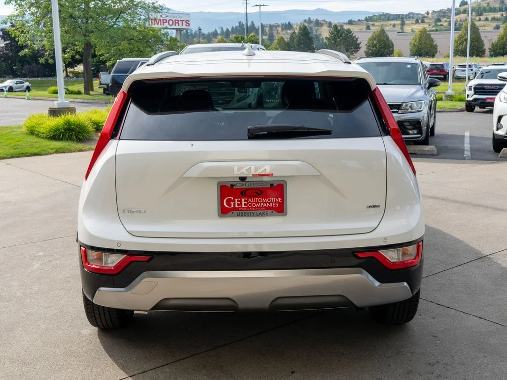 New 2026 Snow White Pearl Kia SX image 6