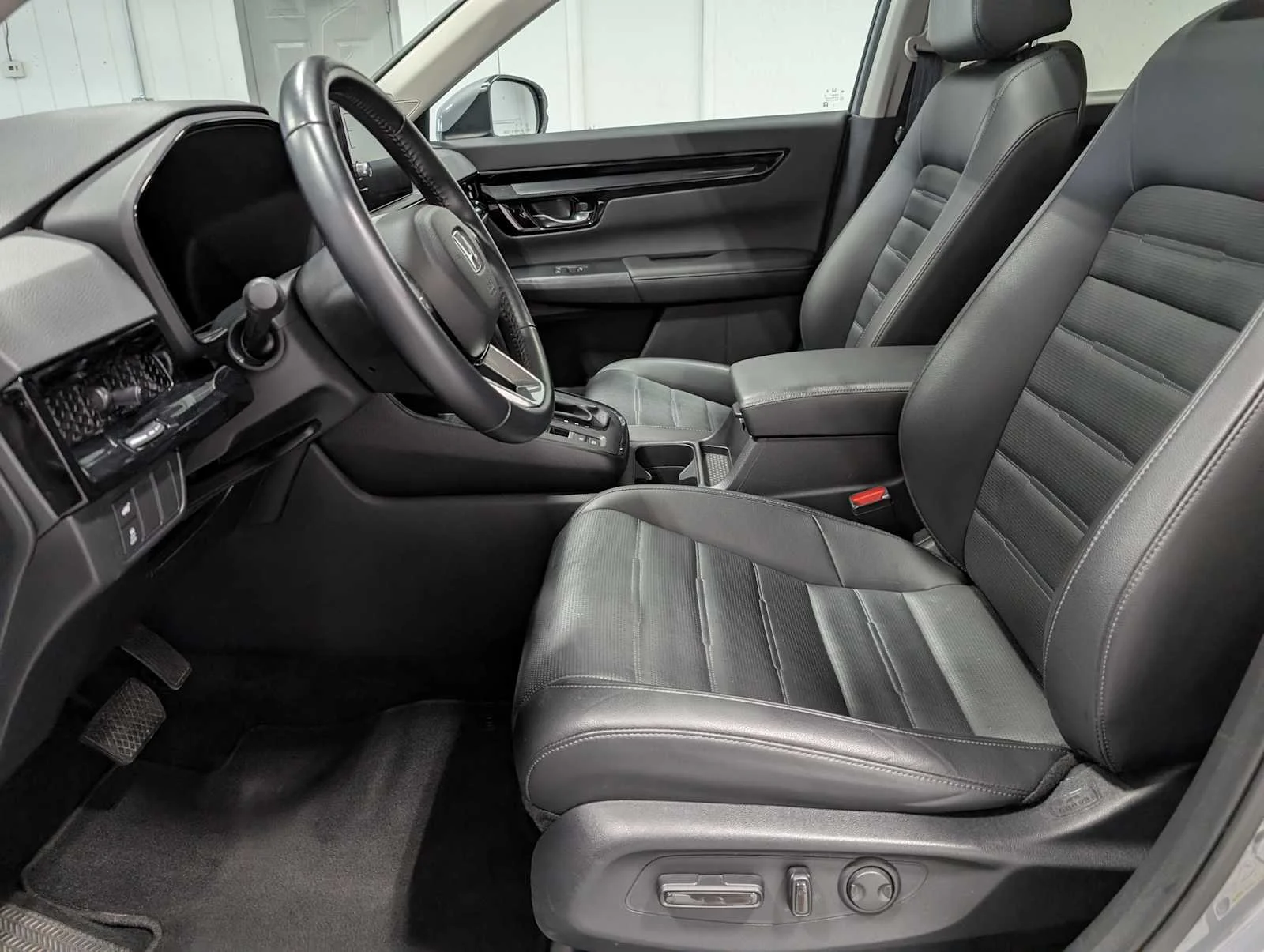 Used 2025 Urban Gray Pearl Honda EX-L image 4