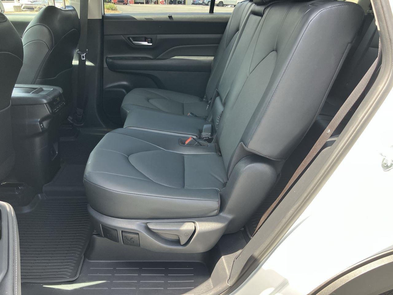 Used 2024 White (Wind Chill Pearl) Toyota XLE AWD image 24
