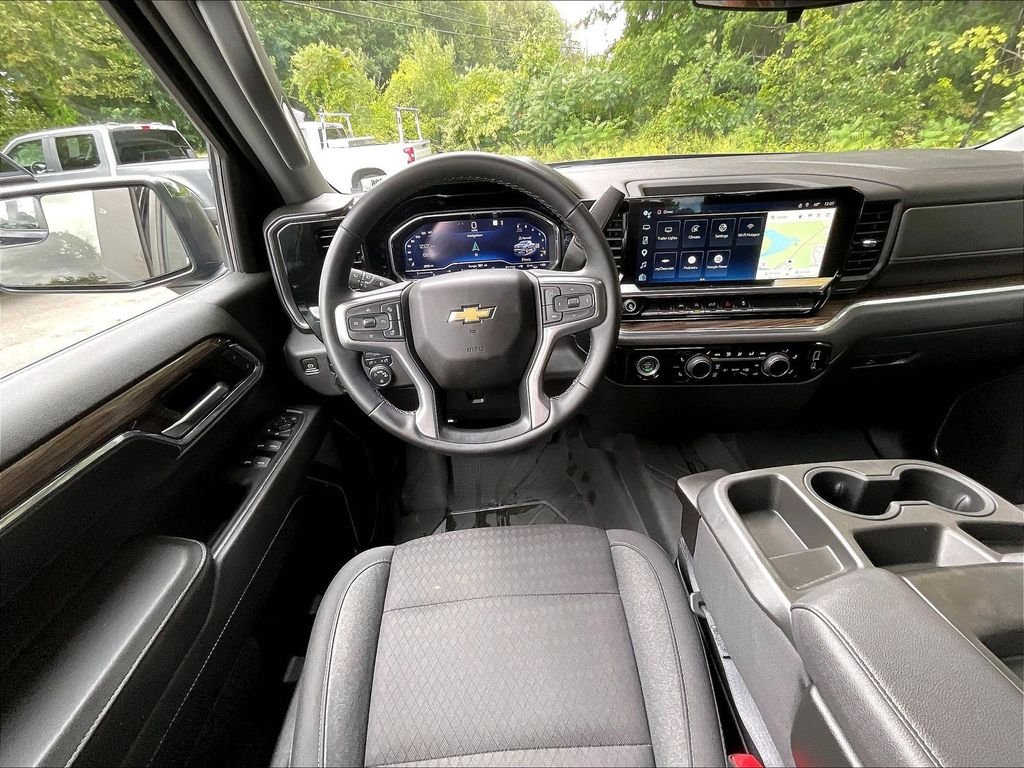 Used 2023 Gray Chevrolet LT image 17