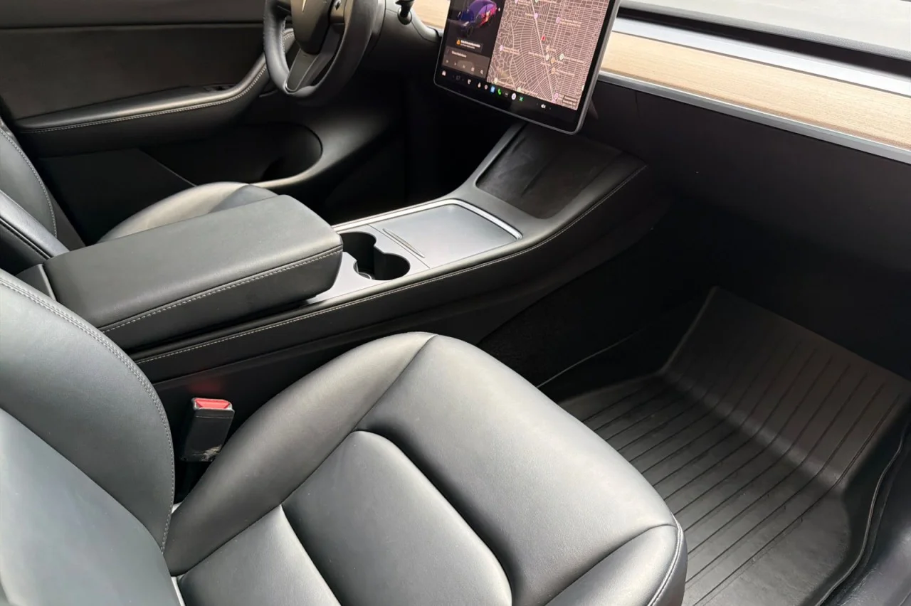 Used 2021 ARCTIC WHITE Tesla Performance image 15