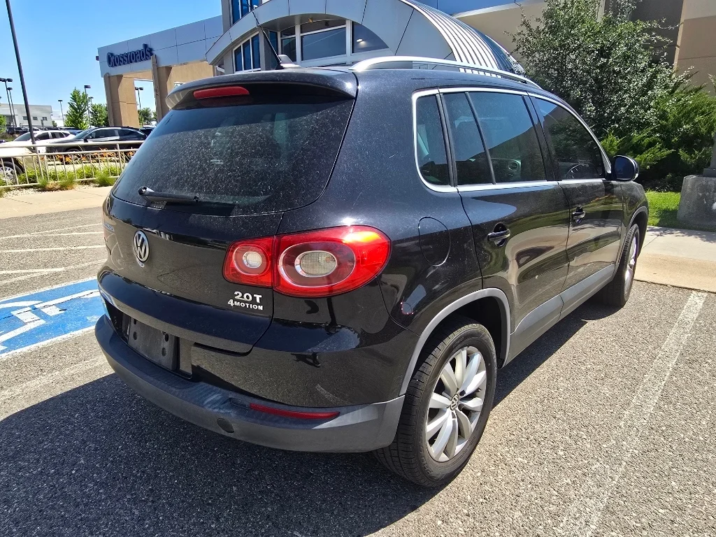 Used 2011 Deep Black Metallic Volkswagen SE 4Motion image 16