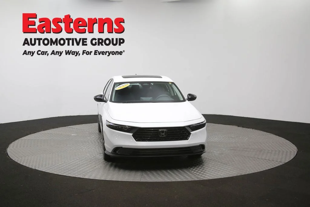 Used 2025 White Honda SE image 50