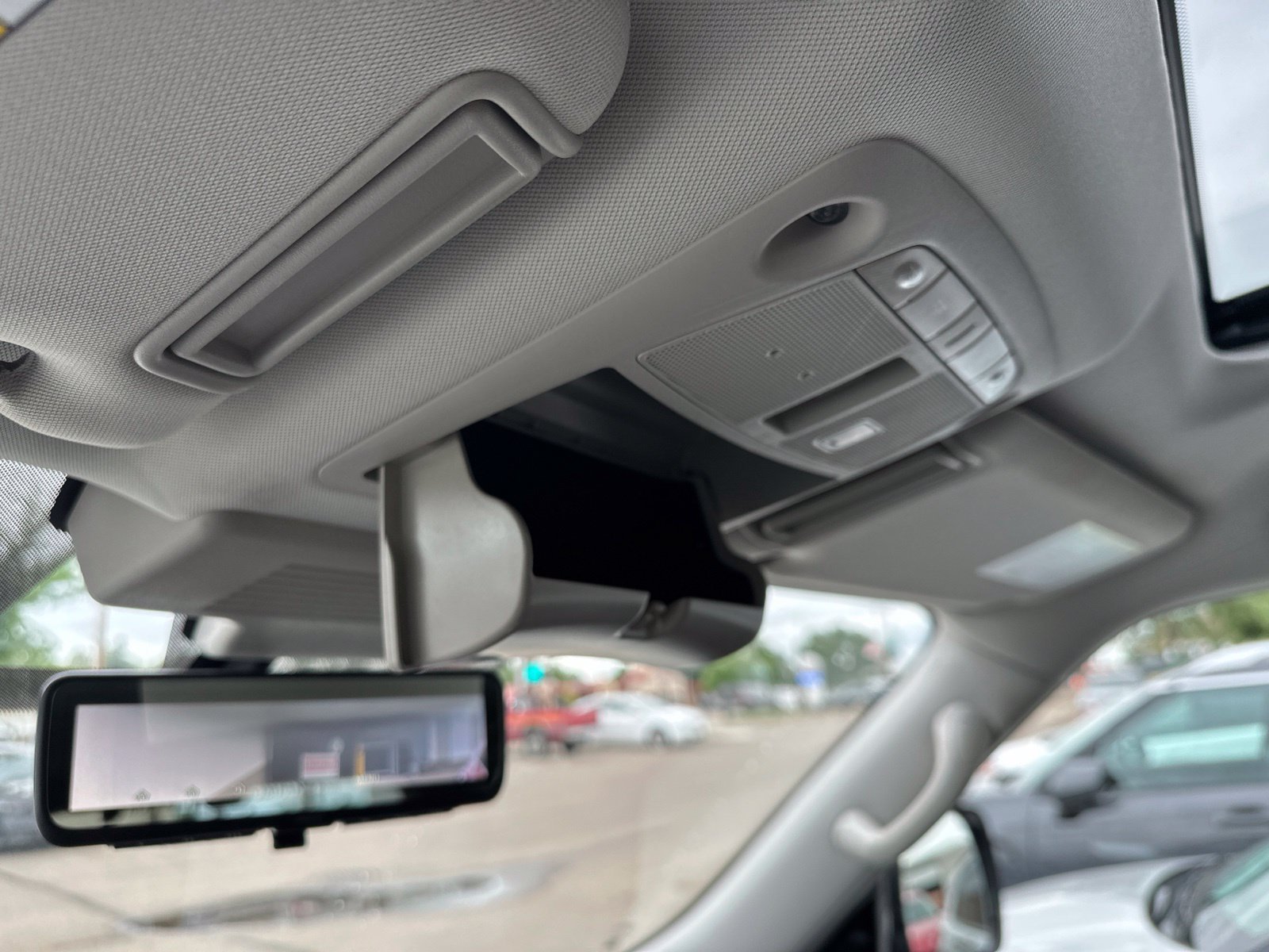 Used 2020 White Nissan Platinum image 84