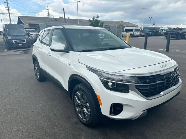 Used 2024 White Kia LX image 11