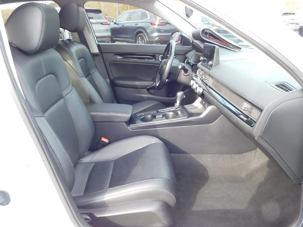 Certified Used 2024 White Honda EX-L image 18