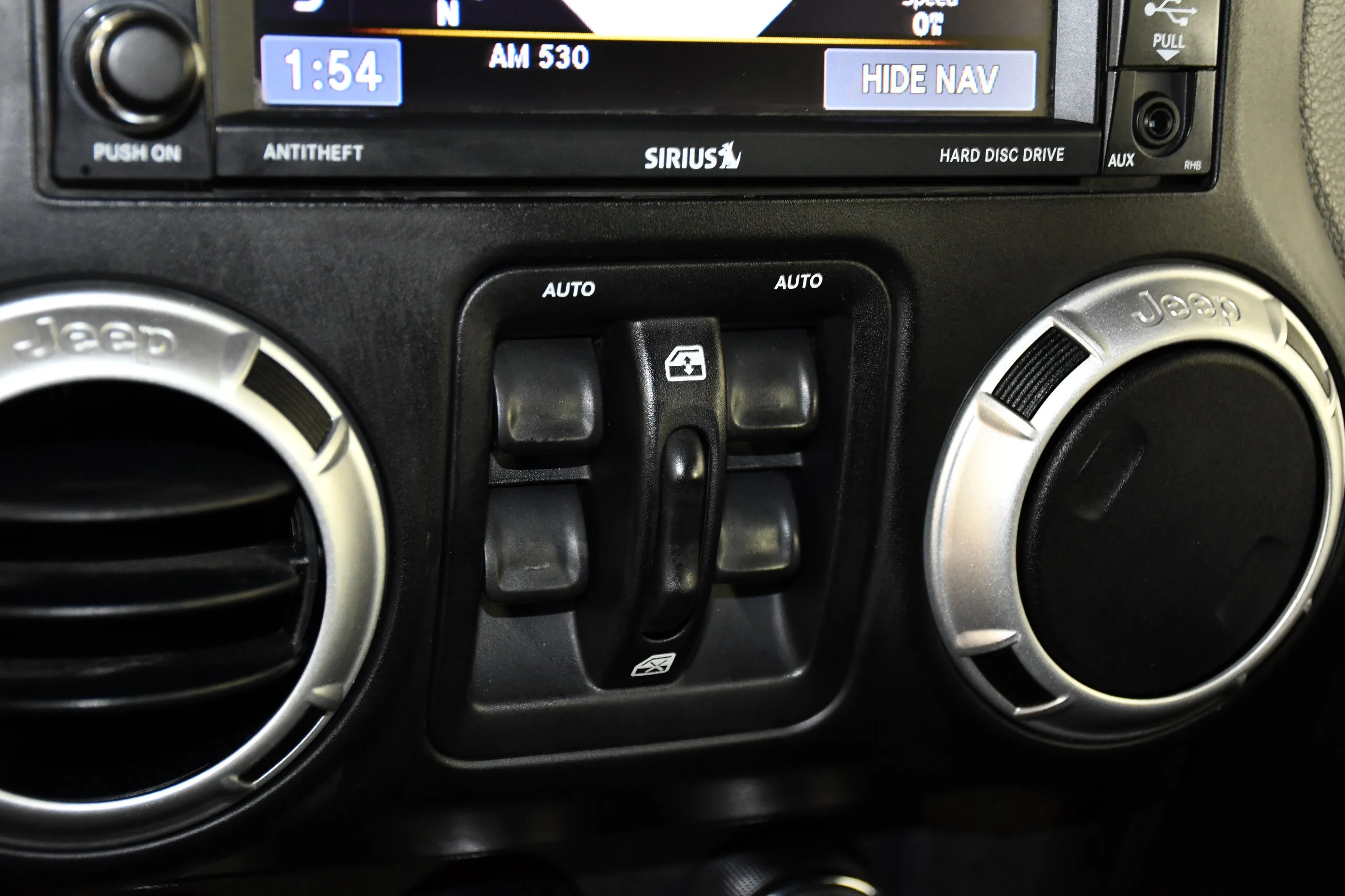 Used 2013 Billet Silver Metallic Jeep Sahara image 29