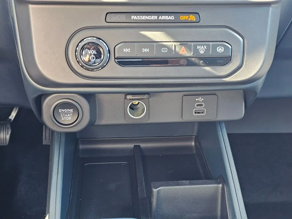 New 2025 Azure Gray Metallic Tri-Coat Ford XLT image 31