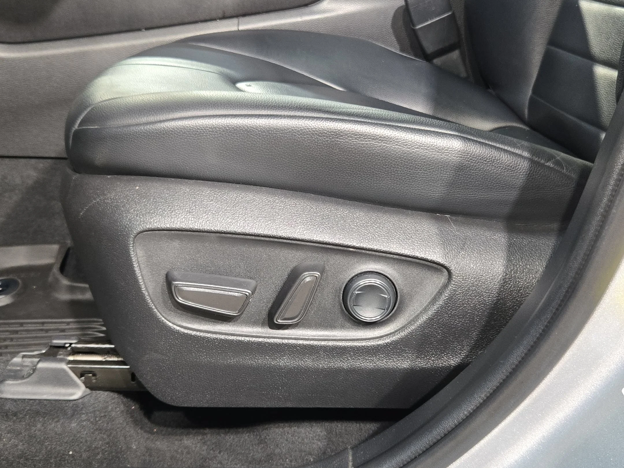 Used 2022 Celestial Silver Metallic Toyota XLE image 23
