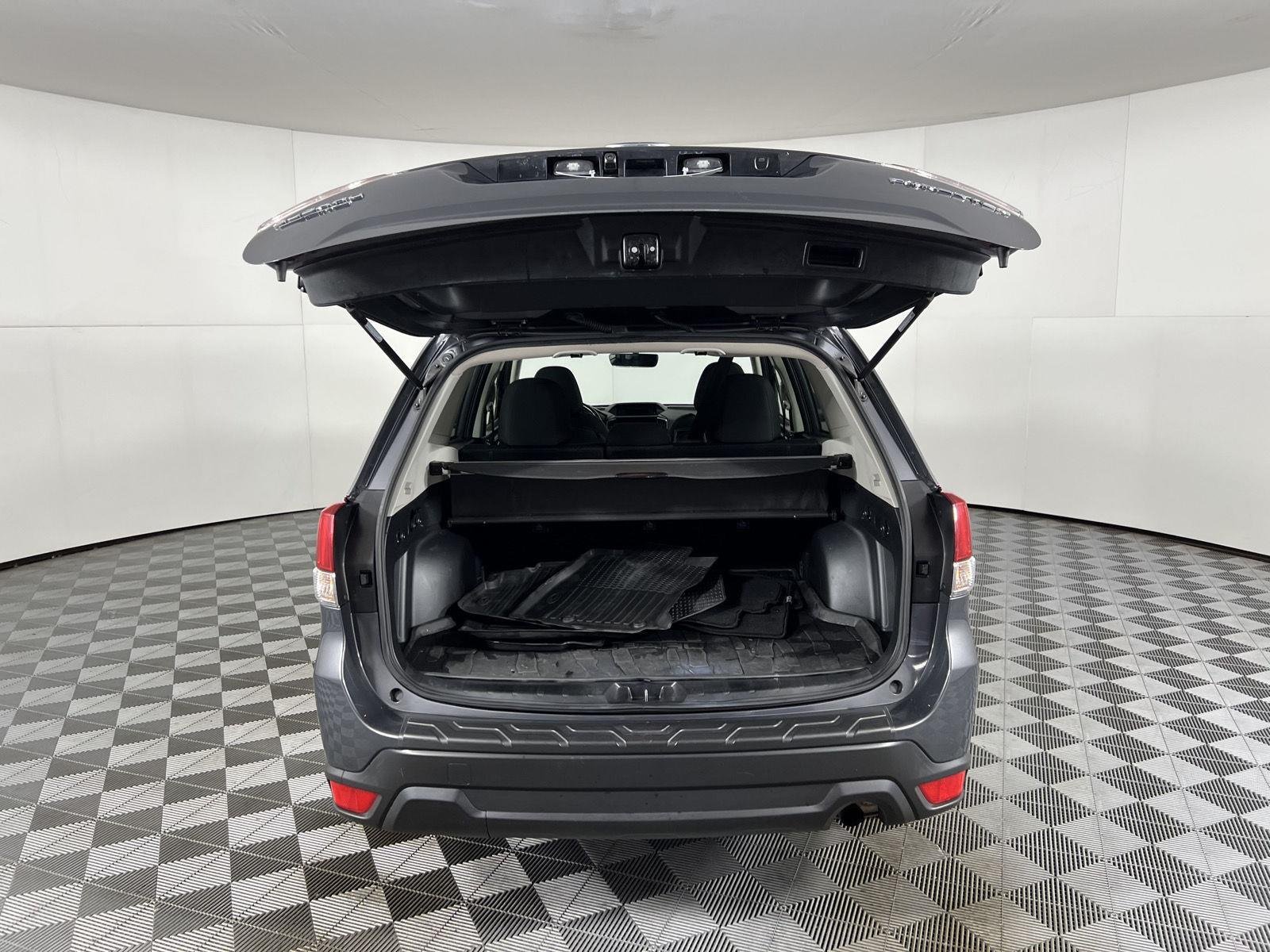 Used 2024 Magnetite Gray Metallic Subaru Premium image 27