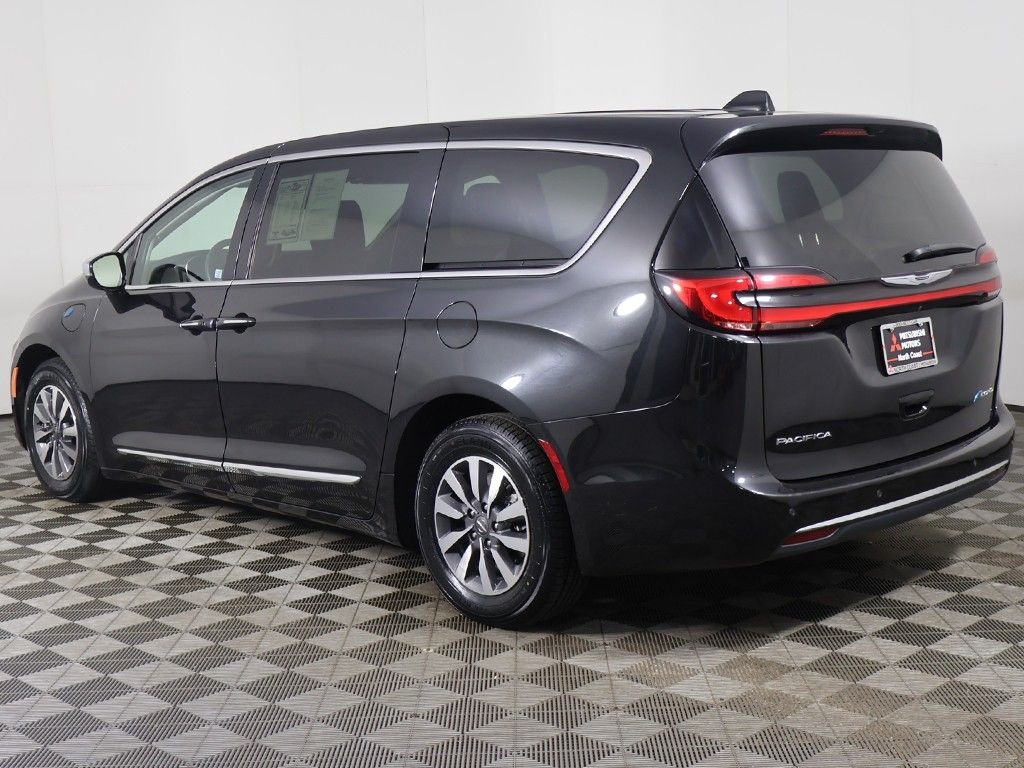 Used 2023 Black Chrysler Limited image 12
